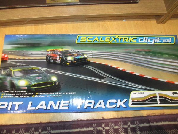 scalextric 1:32 LEFT HAND PIT LANE TRACK