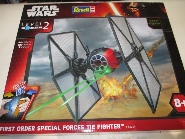 1:35 STAR WARS FIRST ORDER SPECIAL FORCES TIE FIGHTER