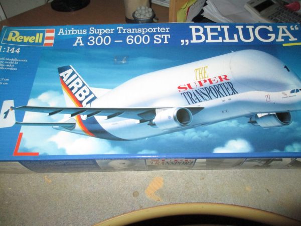REVELL 1:144 AIRBUS A 300-600ST SUPERTRANSPORTER BELUGA