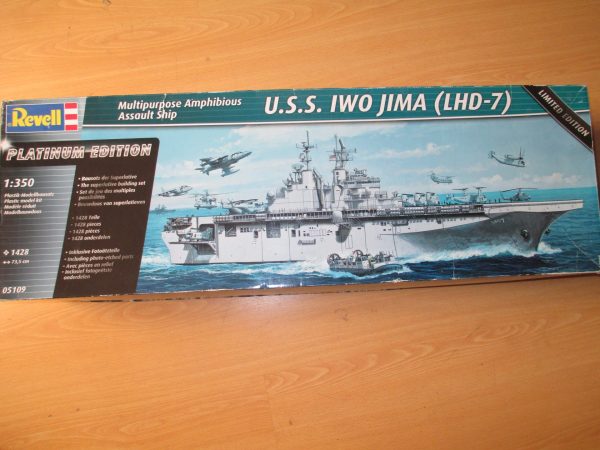 1:350 USS IWO JIMA LDH-7 U MULTIPURPOSE AMPHIBIOUS ASSAULT SHIP