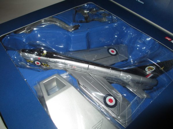 EE LIGHTNING F.MK,1A THE TIGERS AEROBATIC TEAM - Image 3