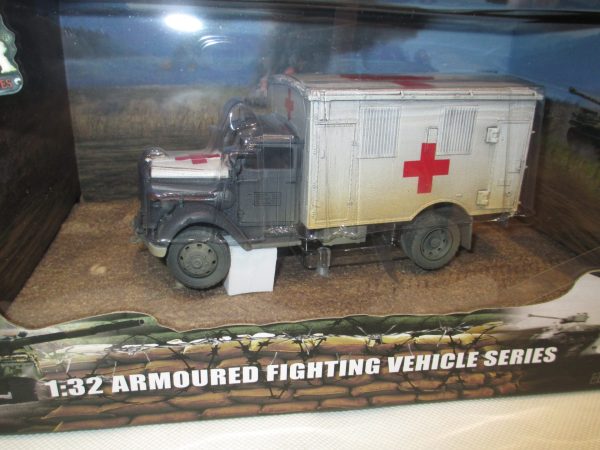 1:32 OPEL BLITZ AMBULANCE WHITE REAR CABIN 1942