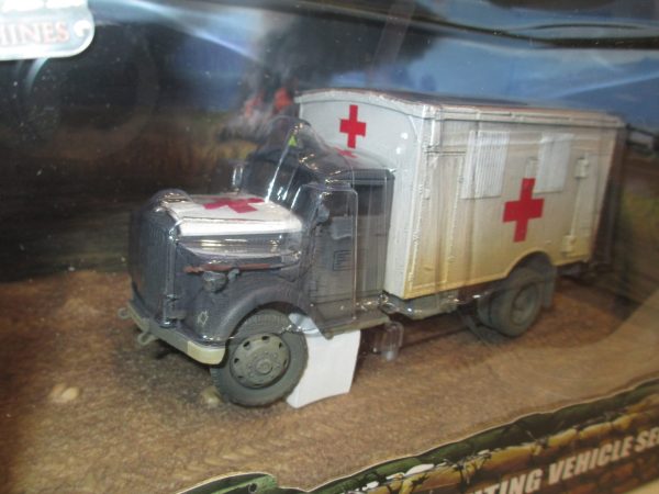 1:32 OPEL BLITZ AMBULANCE WHITE REAR CABIN 1942 - Image 2