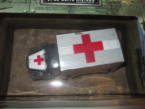1:32 OPEL BLITZ AMBULANCE WHITE REAR CABIN 1942 - Image 3